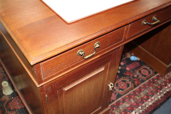 A mahogany pedestal desk, W.151cm D.91cm H.80cm